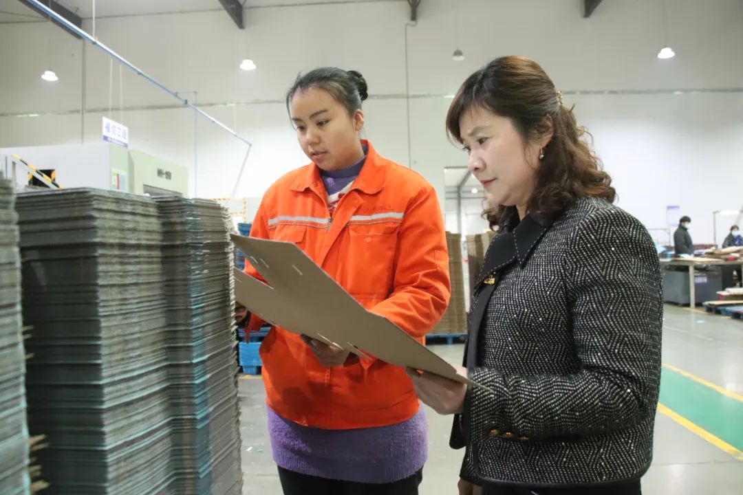 印钱机器多少钱一台_印刷机印钱视频_包装盒印刷机多少钱一台